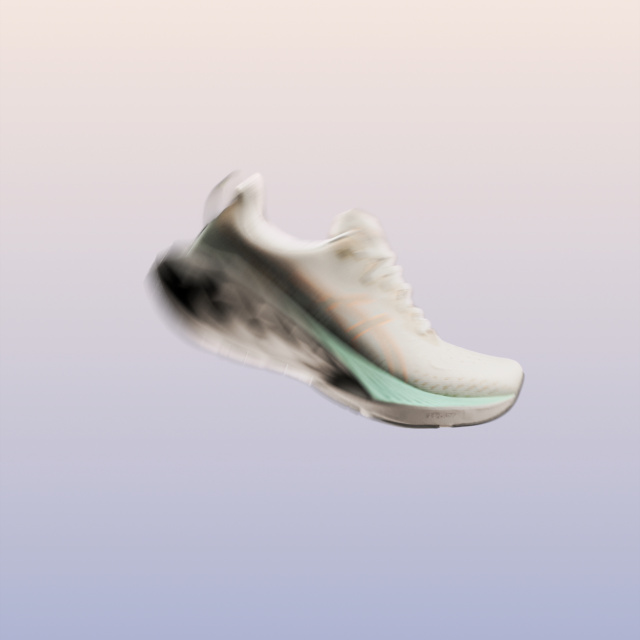 ASICS Novablast 4 Motion Blur